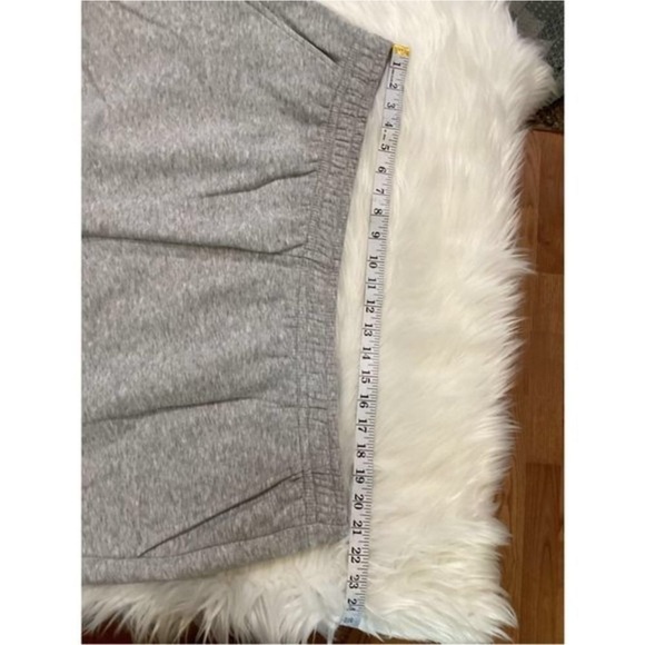 Tek Gear Fleece mid rise shorts Woman’s size 2X 
gray fleece pockets raw… - Picture 6 of 10